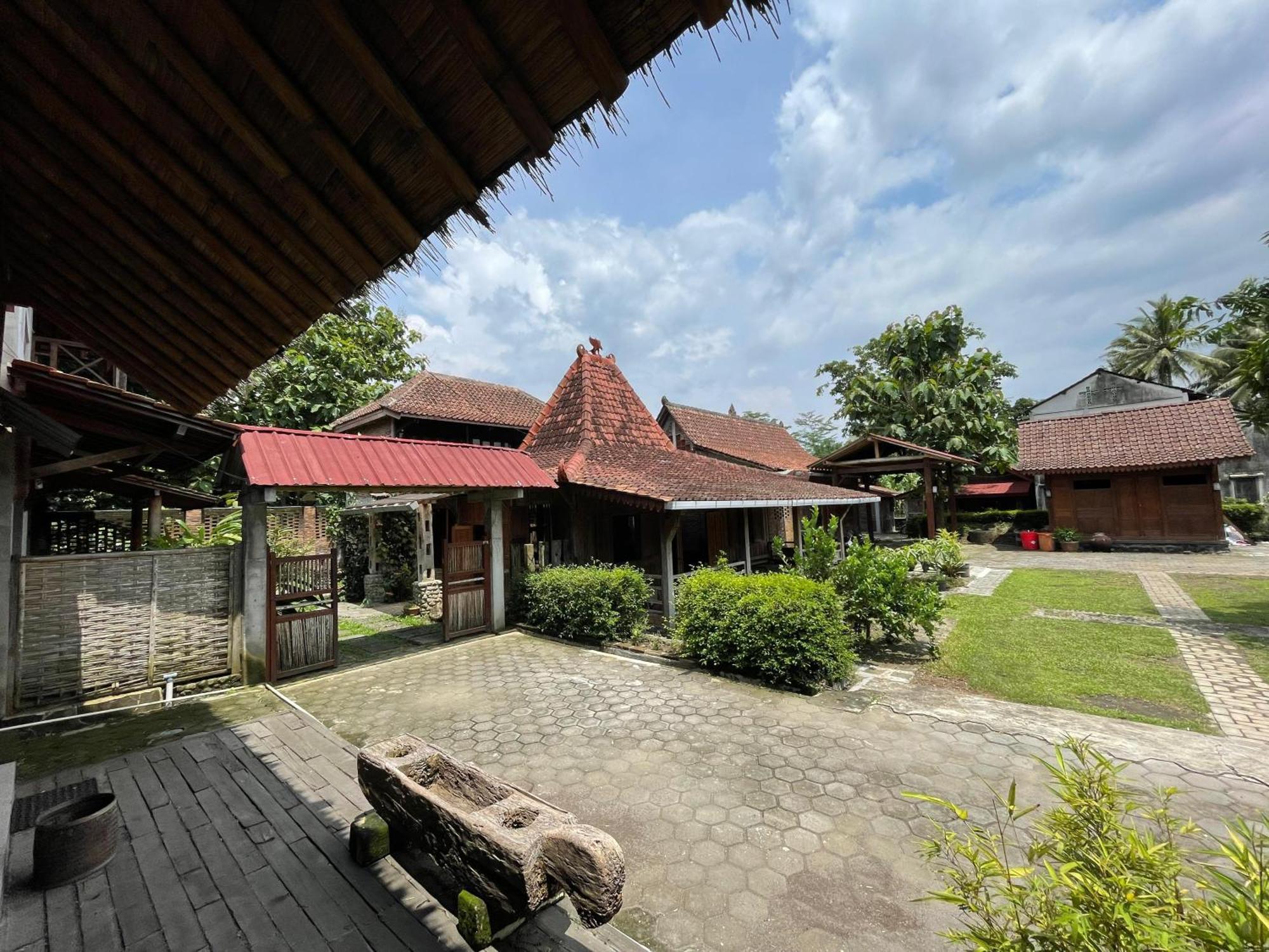 Saka Homestay Boutique & Cafe 마겔랑 외부 사진